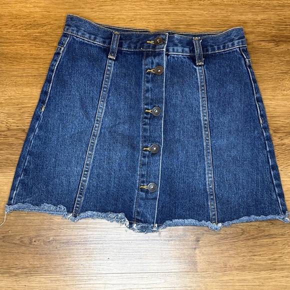 Forever 21 Denim Button Up Raw Hem Mini Jean Skirt Women’s 24 - Picture 1 of 7